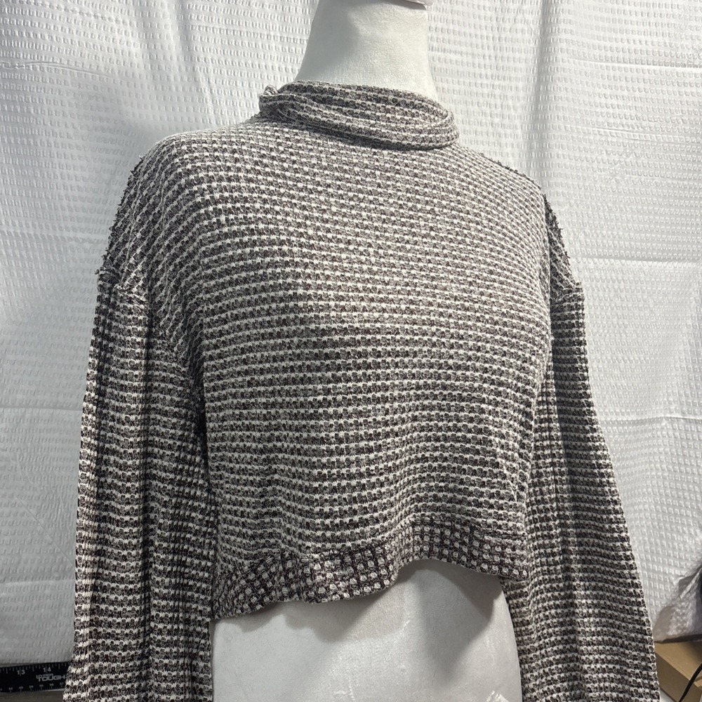 Free People Sweater Womens XS Gray Waffle Knit Mock Neck Cropped Pullover